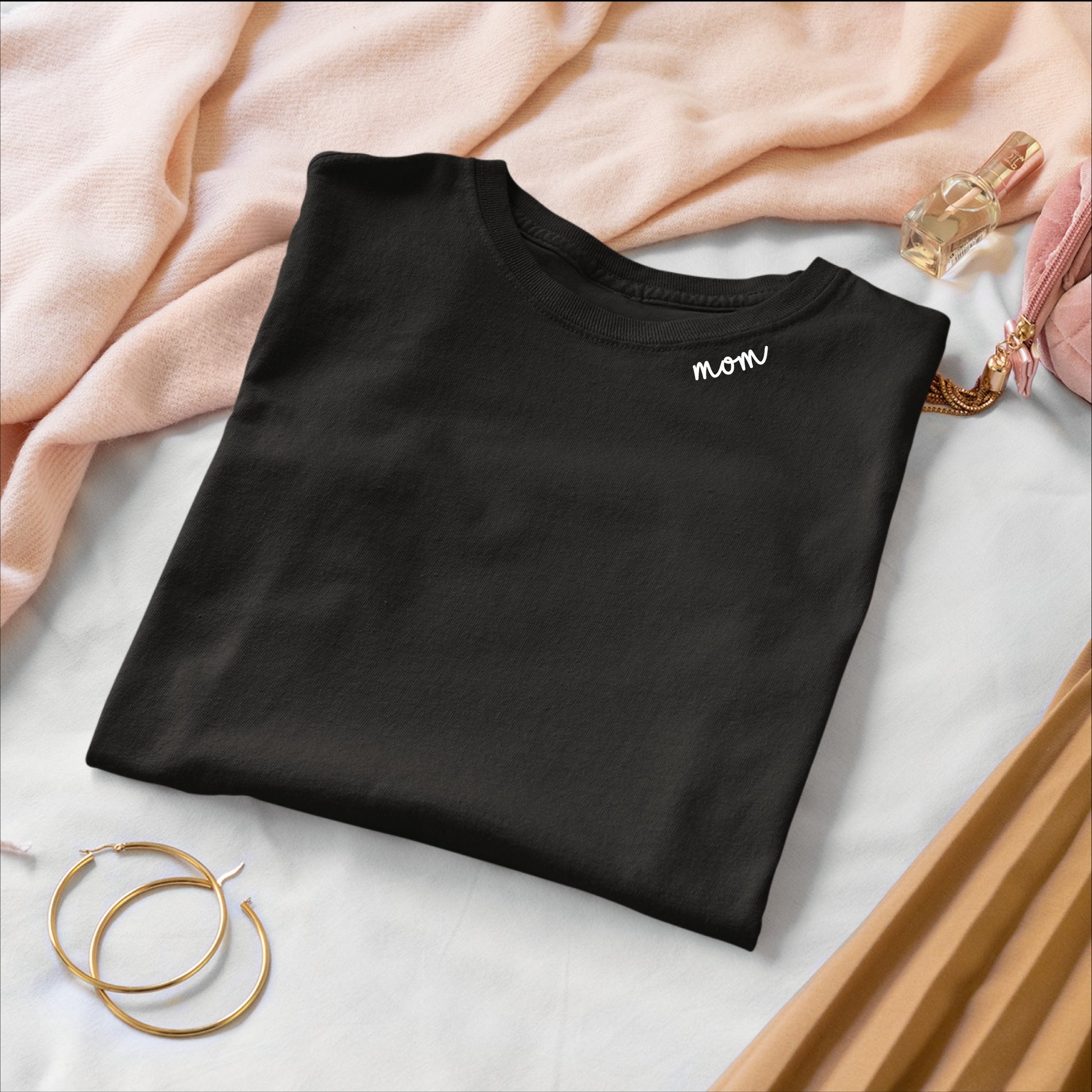 Embroidered Collar Organic Cotton T-shirt "Mom"